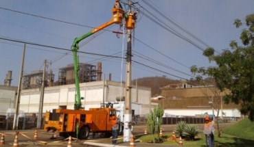 Manutenção em Redes de Distribuição nos níveis de tensão 13,8 kV a 34,5 kV, com sistemas energizados.	