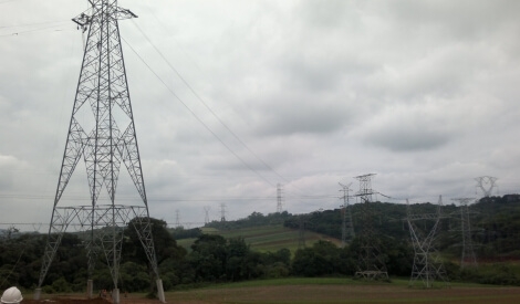 Lançamento de Cabos sobre Travessias Energizadas