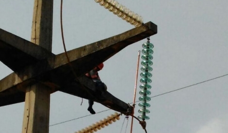 Limpeza e/ou aplicação de Composto de Silicone em Isoladores